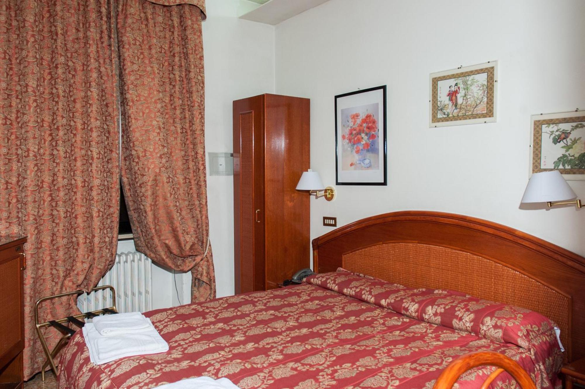 Vip Hotel Piacenza Eksteriør bilde