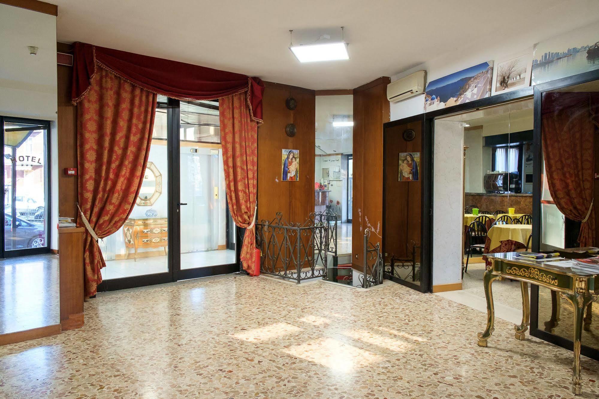 Vip Hotel Piacenza Eksteriør bilde