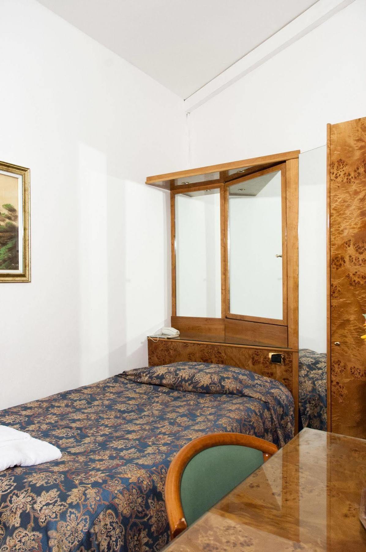 Vip Hotel Piacenza Eksteriør bilde